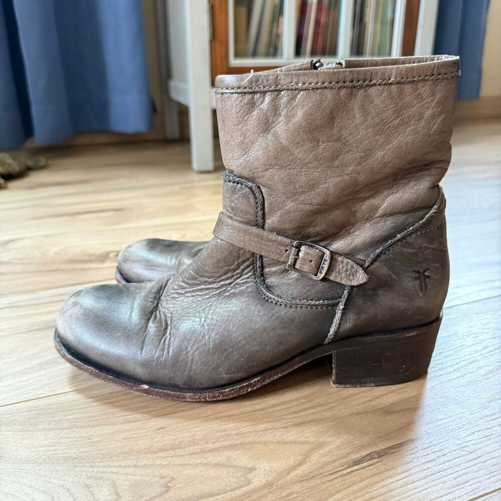 Frye Women’s Brown Distressed Leather Zipper Lynn Strap Short Boots Size 7.5